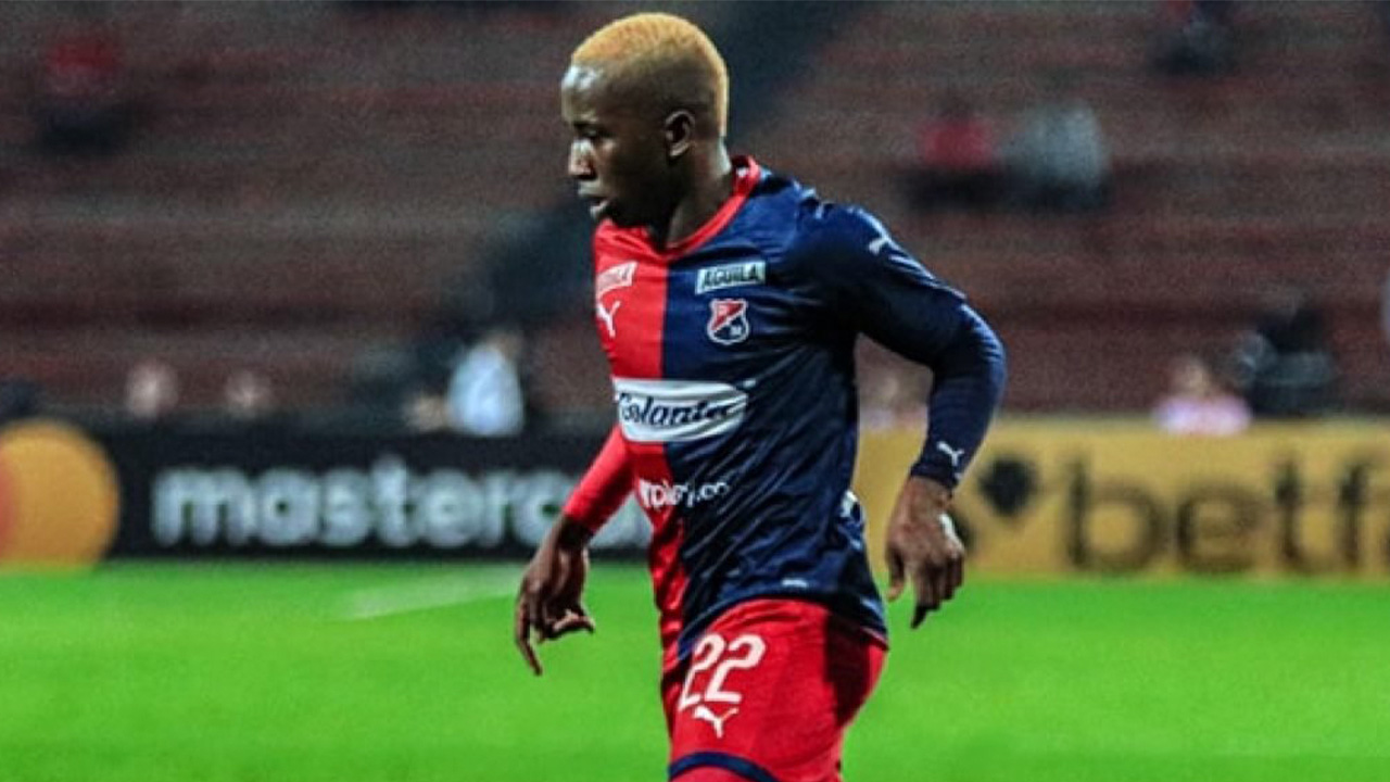 Edwin Mosquera Shirra viene destacando con Aldosivi en el fútbol argentino