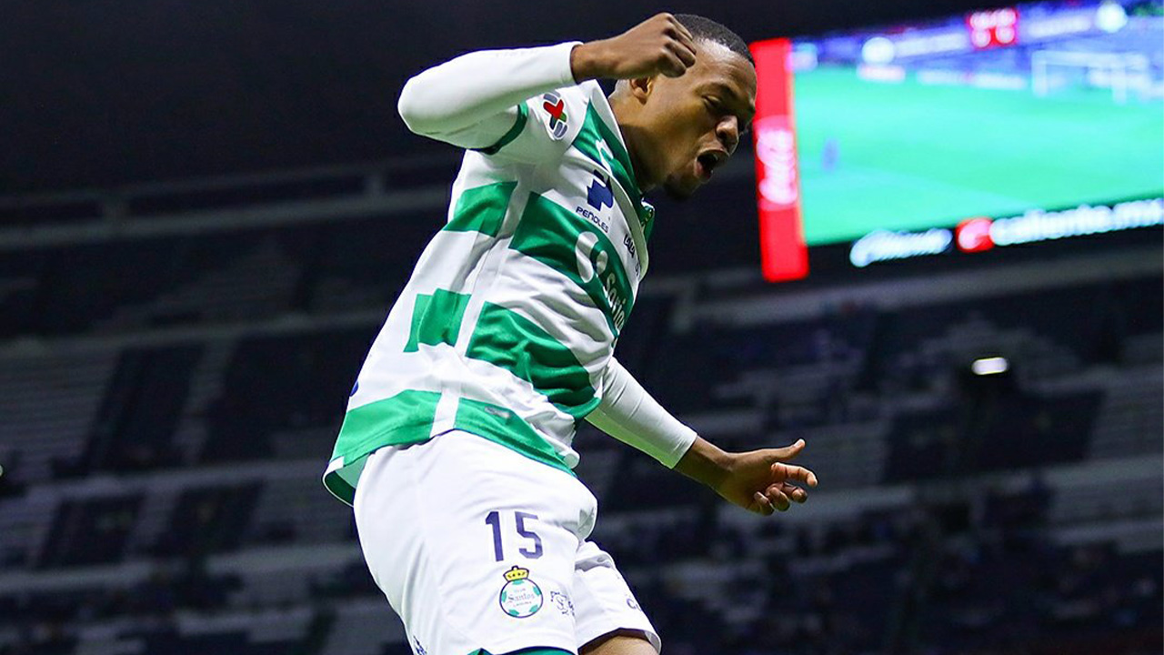 Golazo de Preciado y victoria de Santos Laguna