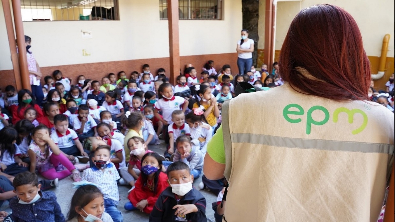 Hidroituango y EPM entregan paquetes escolares a niños del área de influencia de las obras y el Bajo Cauca 2 Hidroituango