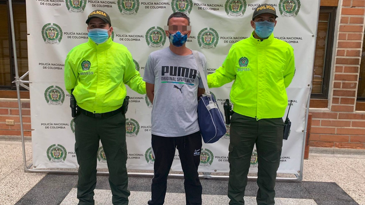 Sujeto le pegaba a los papás en Manrique dizque porque no le daban plata para comprar 'vicio'