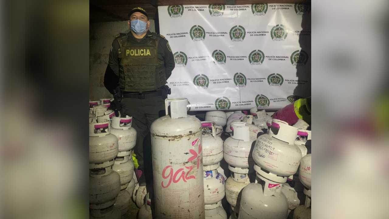 [Video] Se robaron un camión con más de 300 pipetas de gas en Medellín