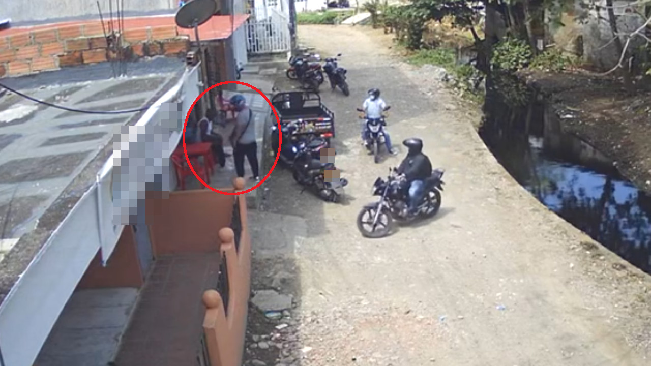 [Video] Estaba hablando con un amigo cuando 'ratas' llegaron le robaron la cadena y lo mataron