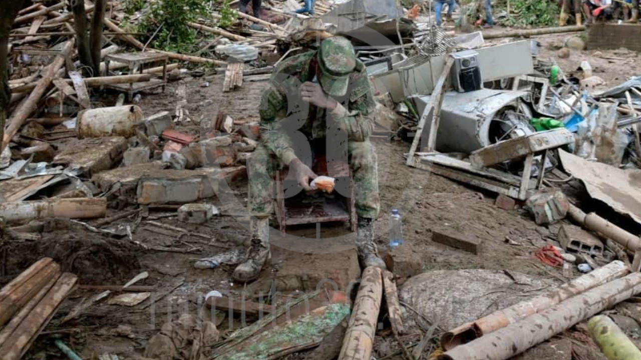 [Video] Soldado antioqueño no pudo más y se quebró: El llanto y la impotencia ante la tragedia en Pereira
