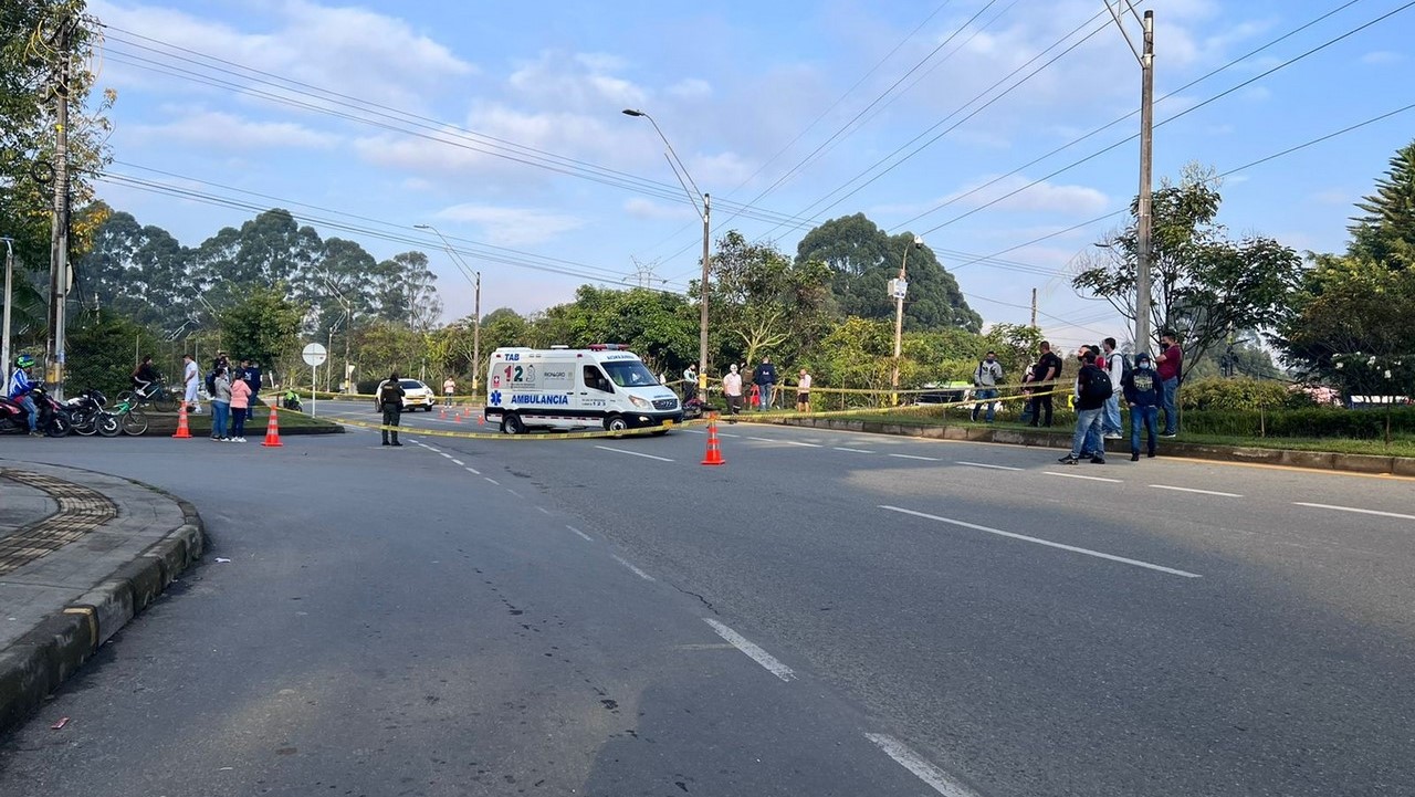La mujer tenía 67 años y fue arrollada cuando trataba de cruzar una vía