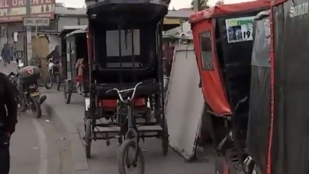 Niño murió al caerse de un bicitaxi que se volcó en Bogotá