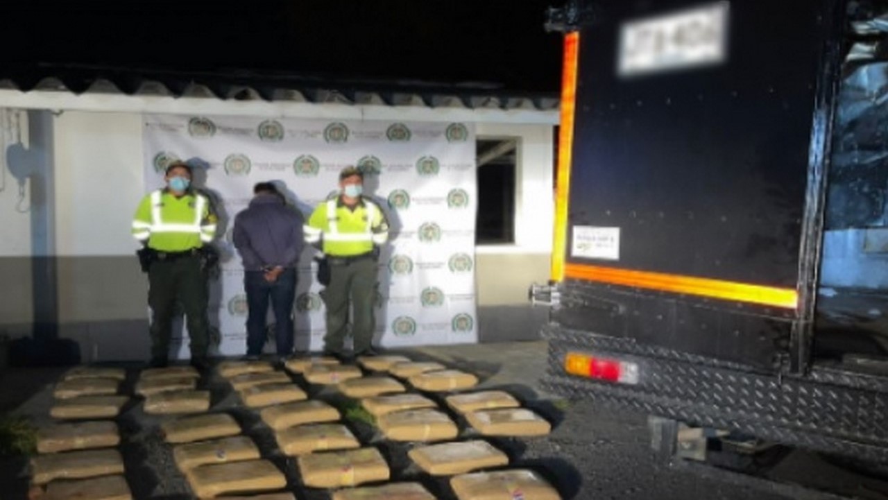 Incautaron 180 kilos de marihuana que estaban en un furgón
