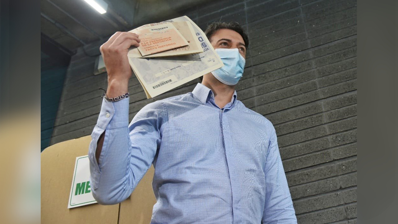 Alcalde de Medellín acaba de ejercer su derecho al voto