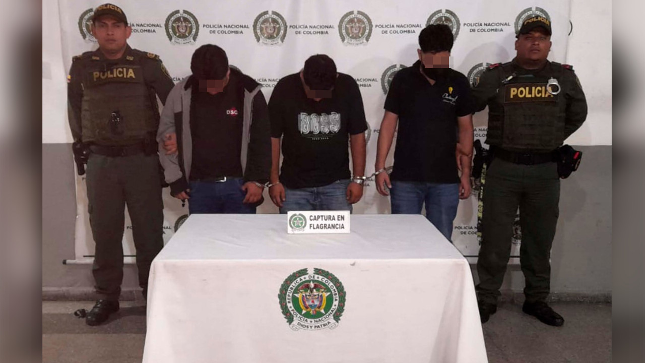 Un extranjero le pidió a varios sujetos que dejaran de consumir 'vicio' a las afueras de su casa y casi le matan a la mujer