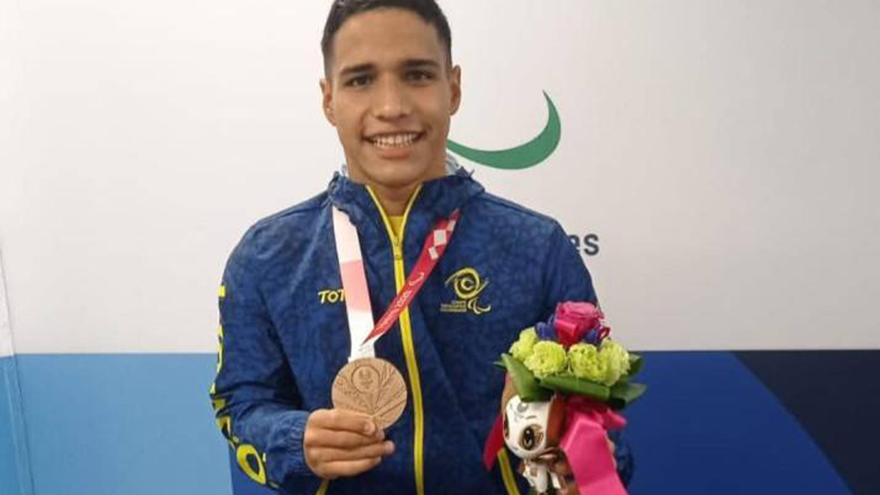 ¡Plata! Carlos Daniel Serrano subió al podio en la Serie Mundial de Para Natación