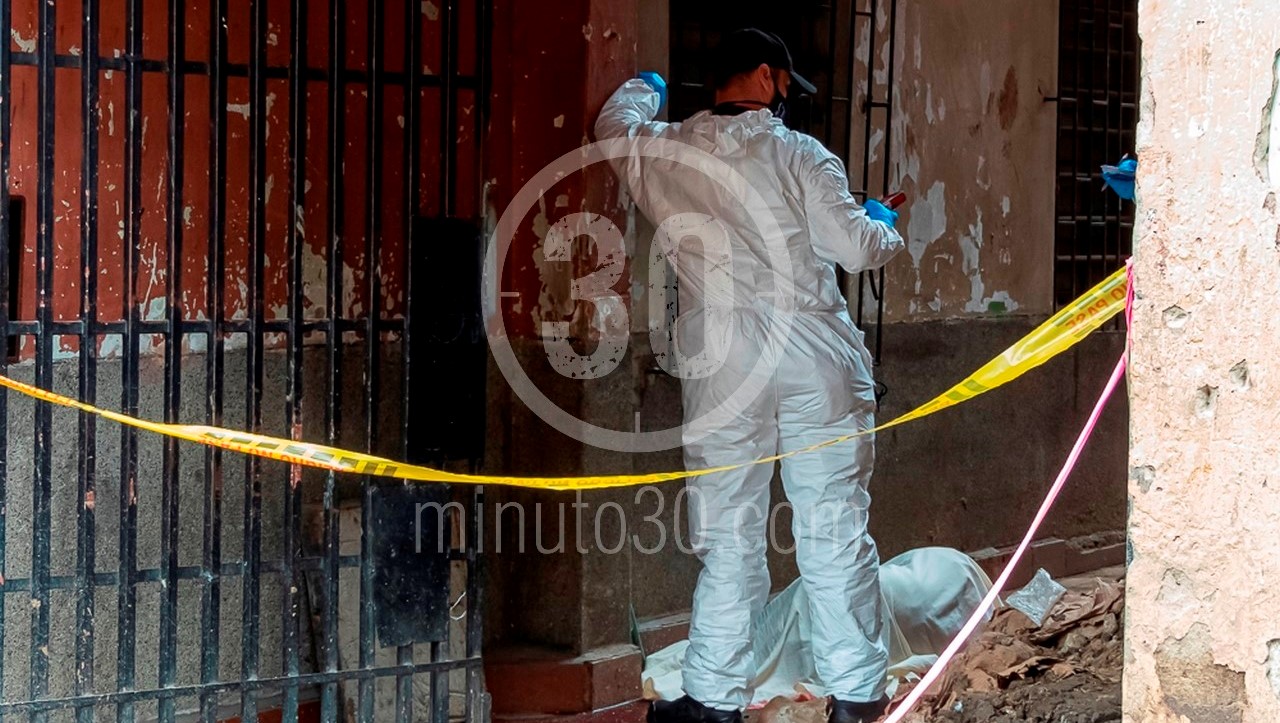 Mujer que encontraron muerta en la 'Calle de los Locos' sí fue asesinada