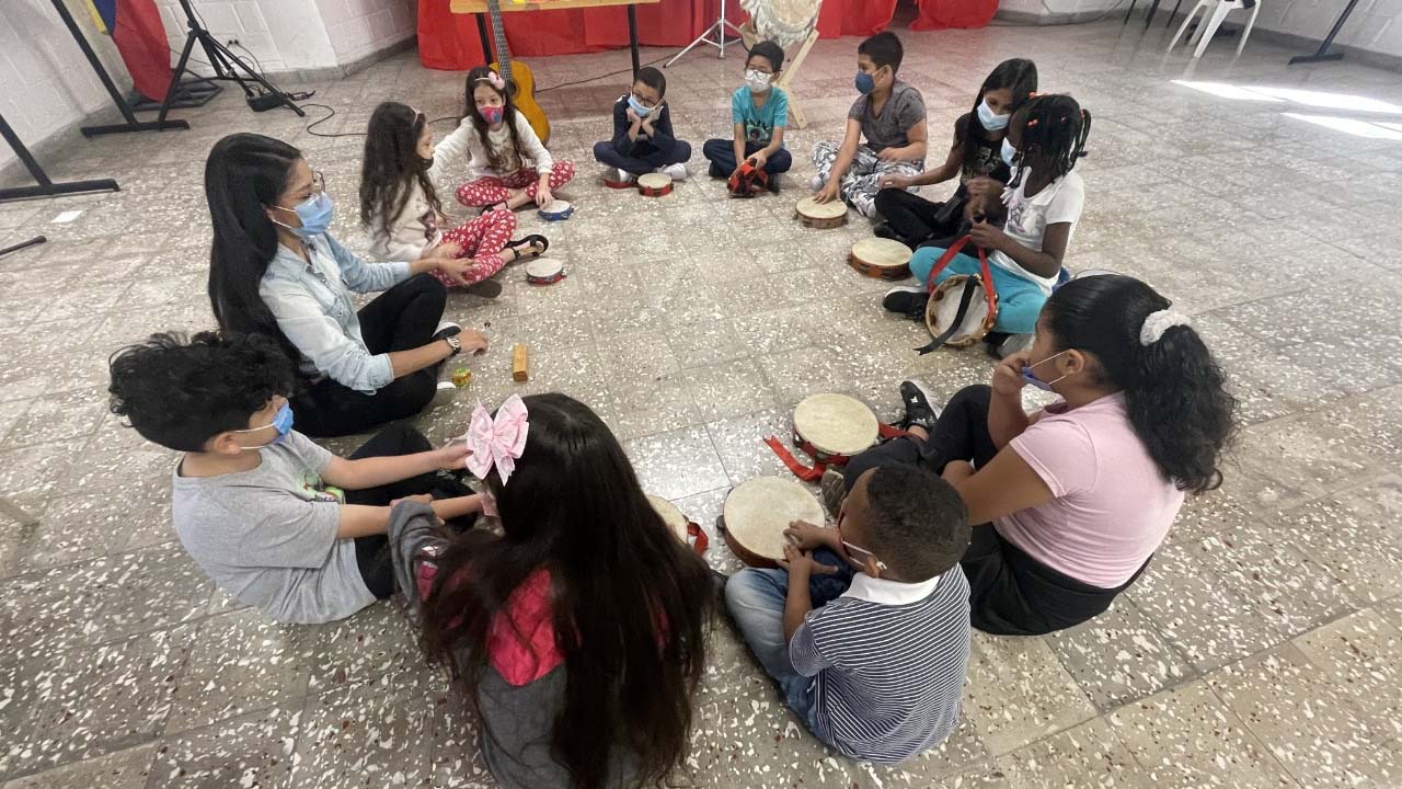 Medellín-estudiantes-programas-complementarios