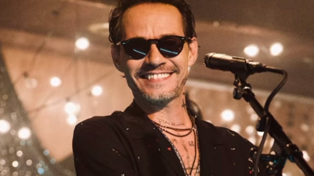 ¿Nueva novia? Marc Anthony y Nadia Ferreira tomados de la mano