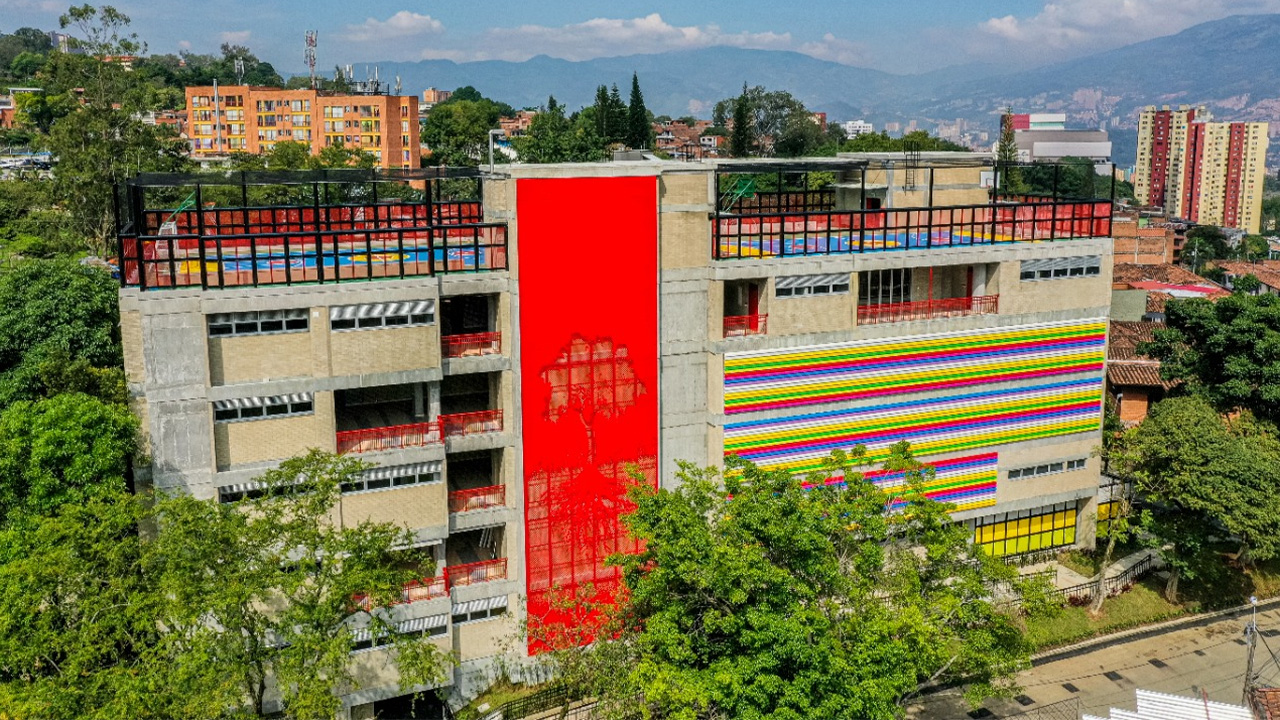 Escuela Alejandro Echavarría fue entregada a los habitantes de la comuna 9 de Medellín