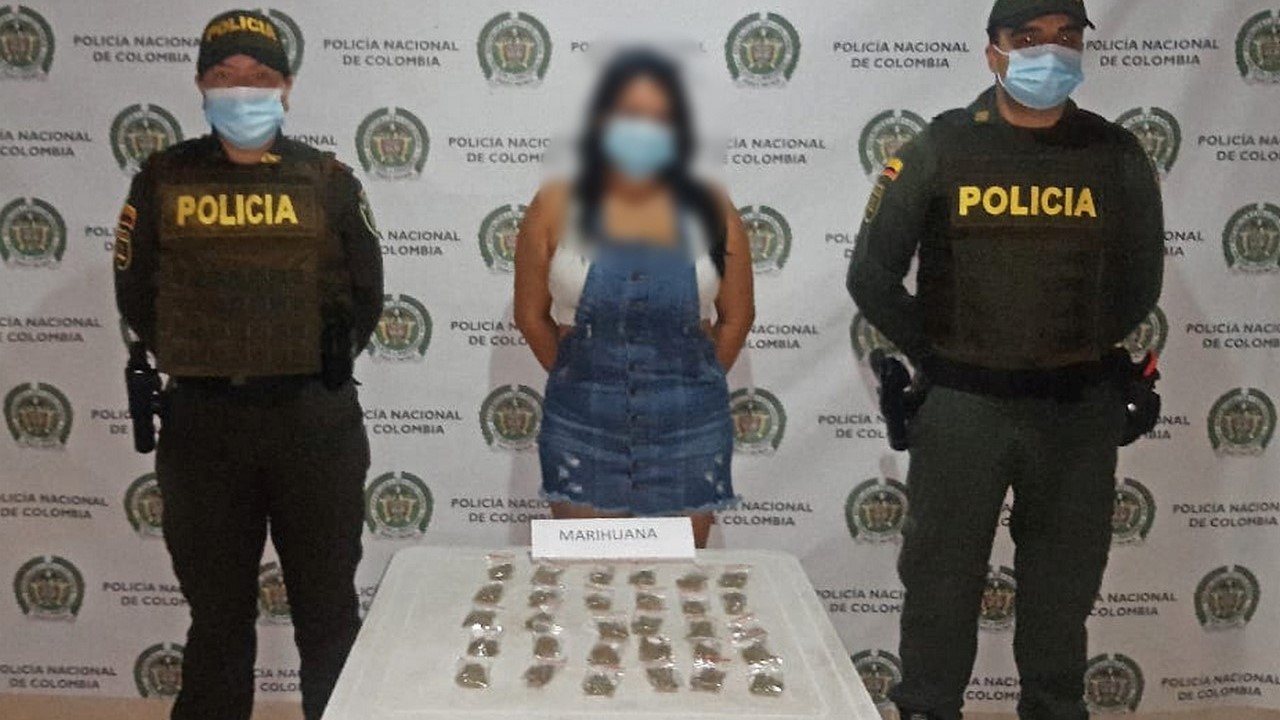 La cogieron en Bolombolo con varias dosis de marihuana