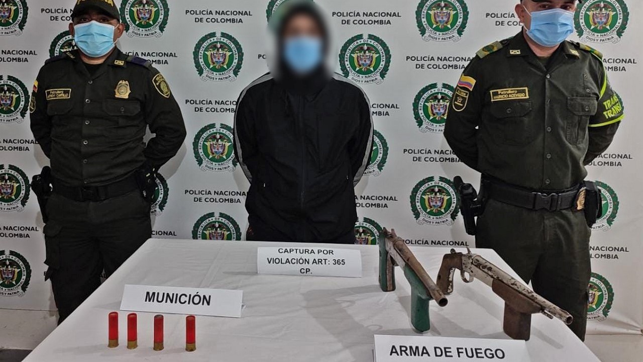 Lo cogieron en San Luis con dos armas de fuego tipo changón