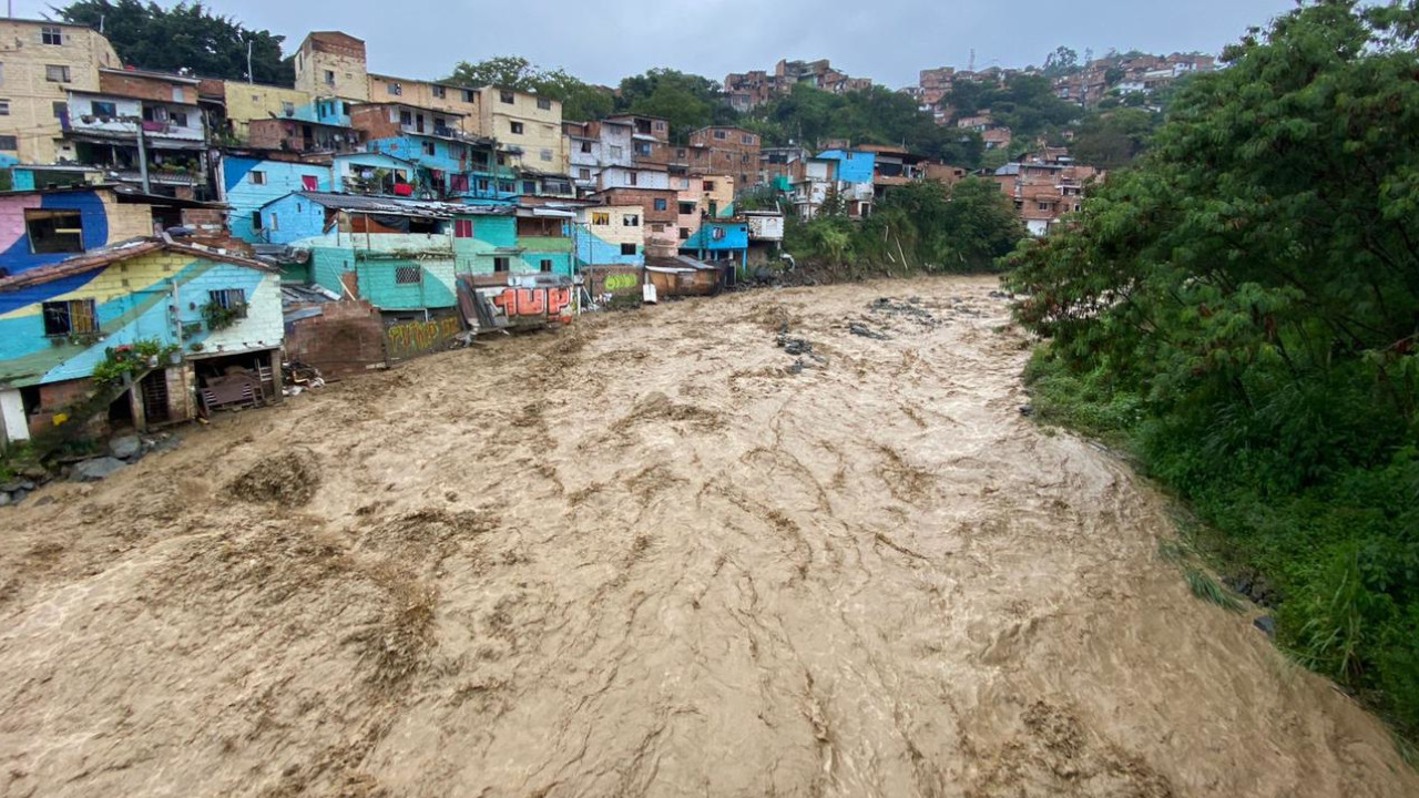 Ya evacuaron algunas viviendas por la emergencia en La Iguaná