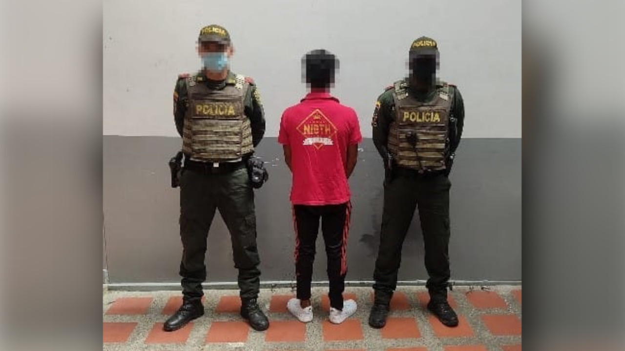 Policías pillaron a un abusivo cuando cuando le pegaba a la mamá en Chigorodó, Antioquia