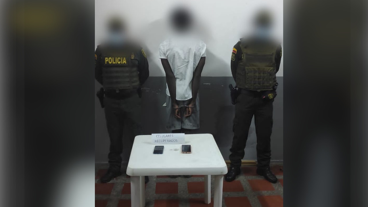 Sujeto entró a una clínica a robarse dos celulares y lo cogieron