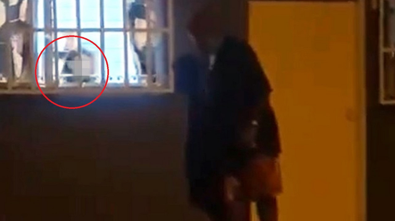 Denuncian que en San Rafael señor mira por ventanas a niñas