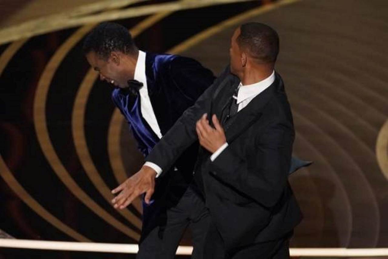VIDEO: ¡Nadie se lo esperaba! Will Smith golpea en vivo al presentador de los Premios Oscar 2 will smith golpea a chris rock