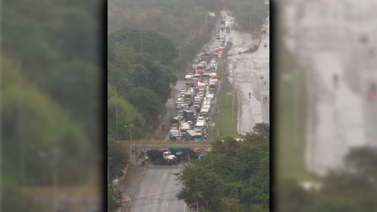 accidente de tránsito en la Autopista norte, a la altura de La Navarra-Bello