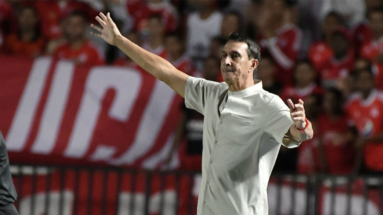 Alexandre Guimarães ya dirigió al conjunto escarlata entre 2019 y 2020