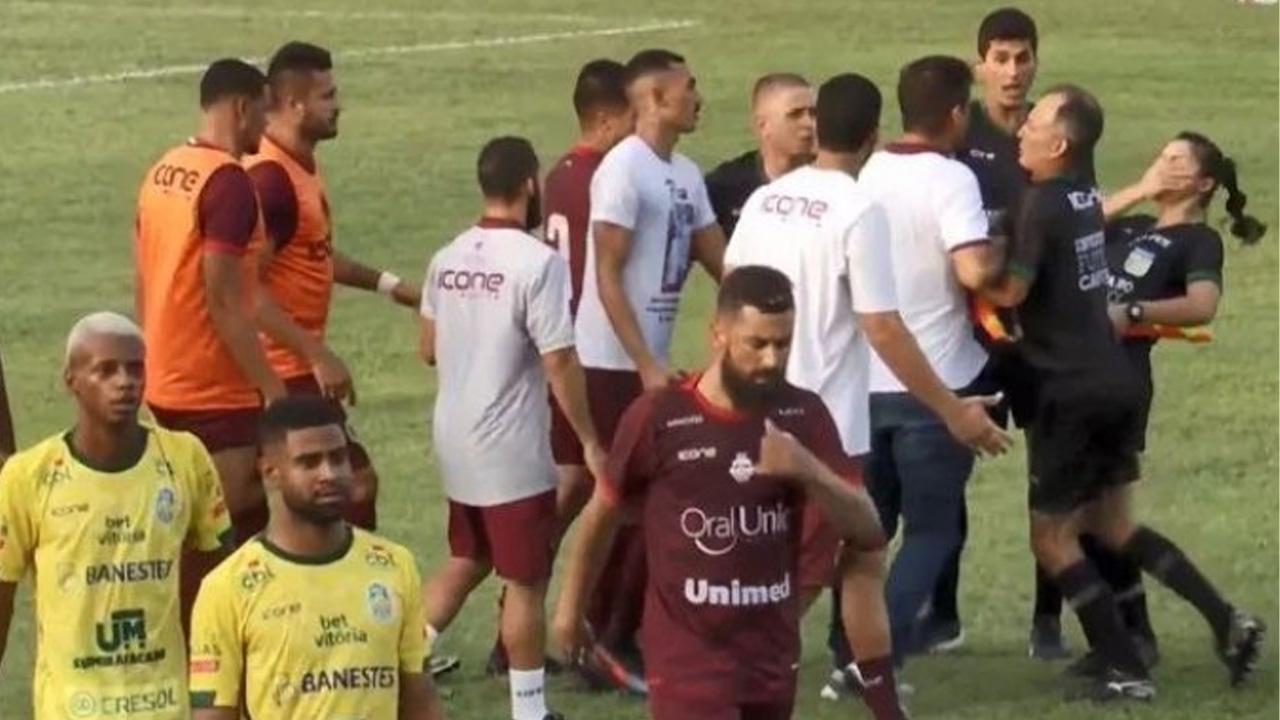 Brasil: Entrenador de Desportiva Ferroviária golpeó a la juez de linea