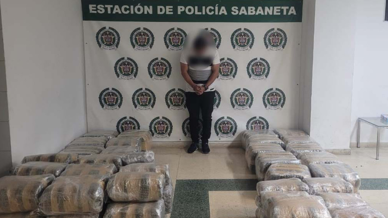 [Video] Pillaron un BMW cargado con cripy por Sabaneta