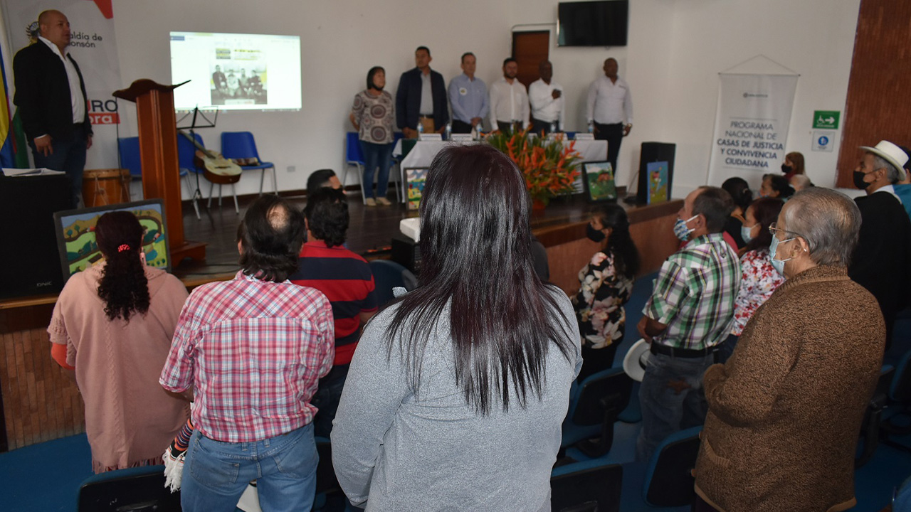 Víctimas del conflicto armado del oriente antioqueño reciben indemnización como reparación