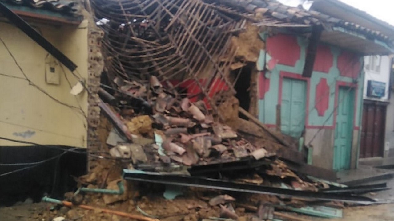 Se desplomó una casa en vía principal de Sonsón, Antioquia