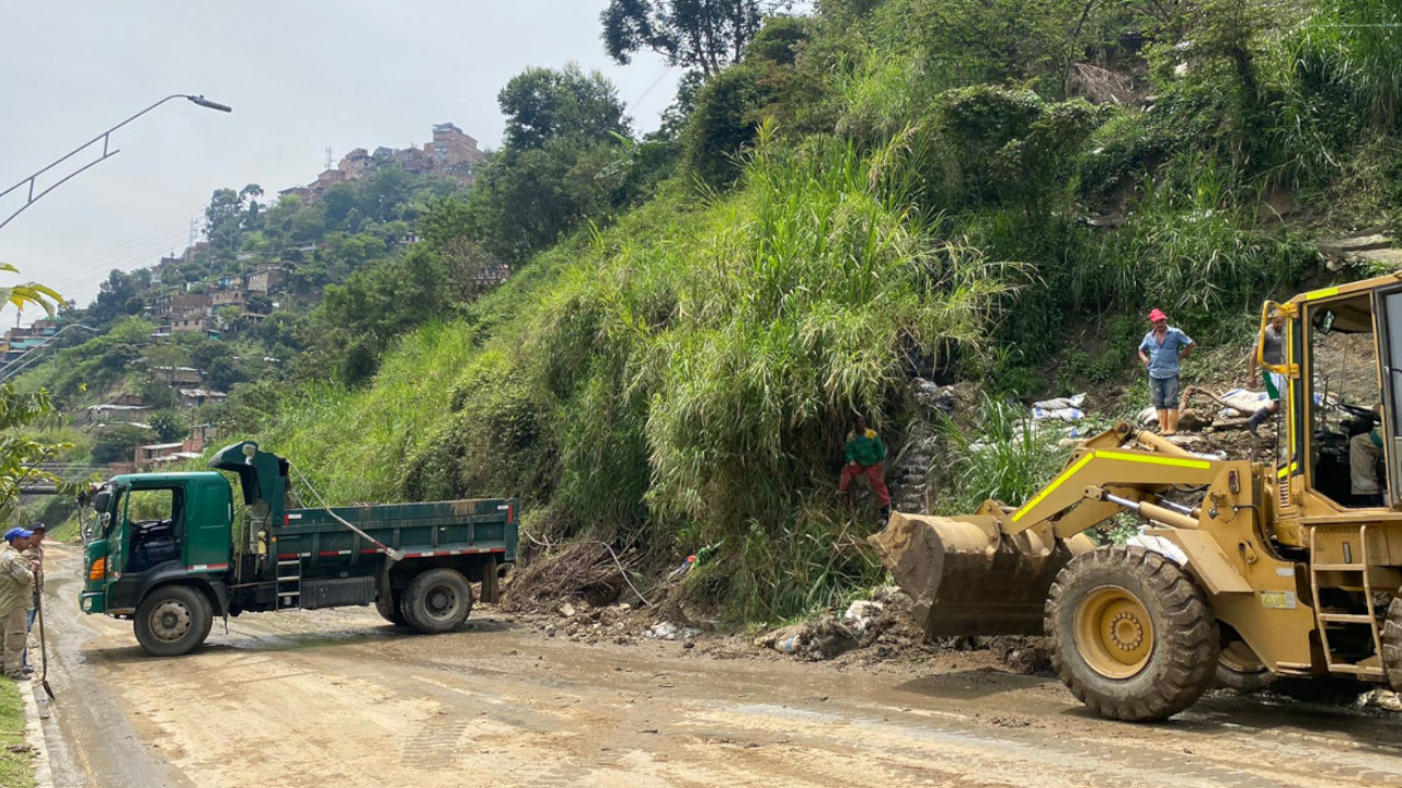 Van 18 derrumbes en menos de 24 horas en Medellín