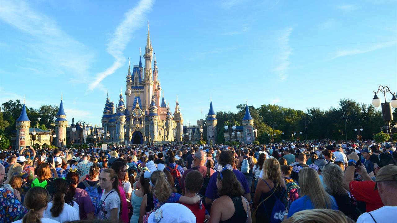 El gobernador de Florida pide al Congreso el fin del autogobierno de Disney