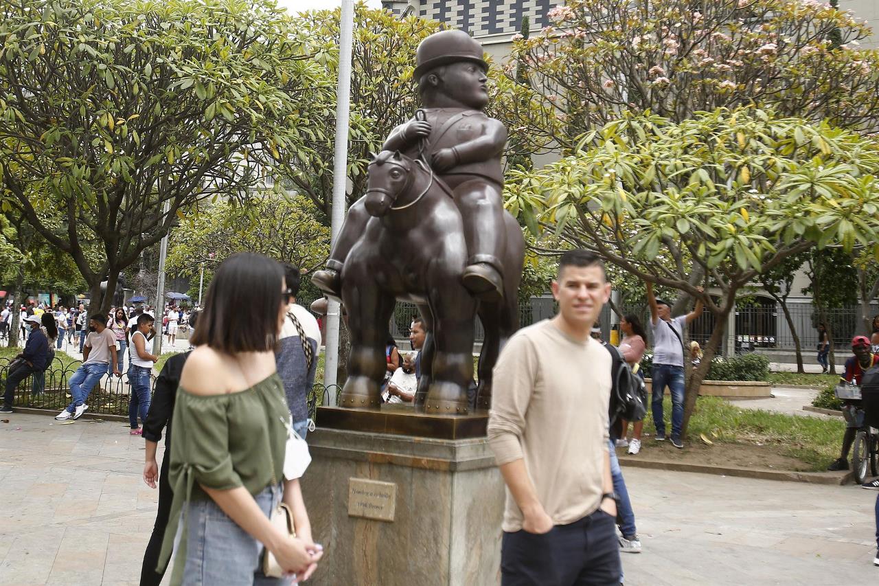Un monumental Botero celebra sus 90 años pintando acuarelas y en familia 2 fernando botero obras1