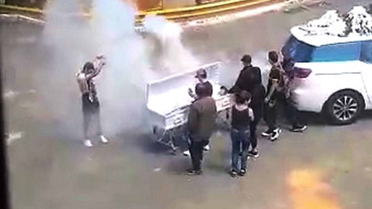 Así se vio de cerquita el muerto que despidieron con pólvora