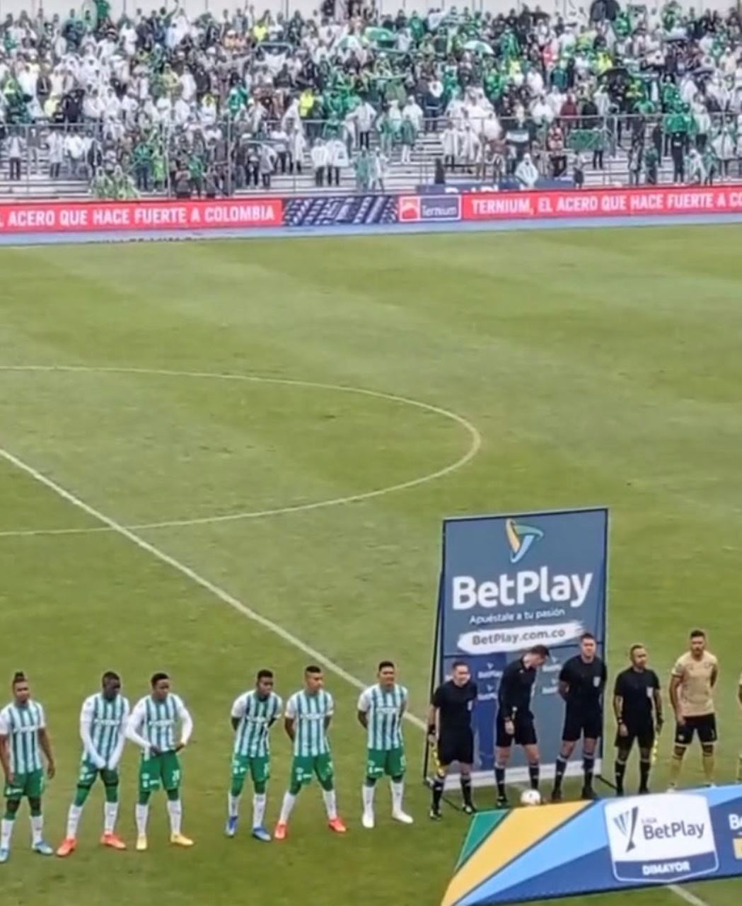 GALERIA DE FOTOS: Acompañamiento masivo de la hinchada verde en el estadio Alberto Grisales 5 nacional3