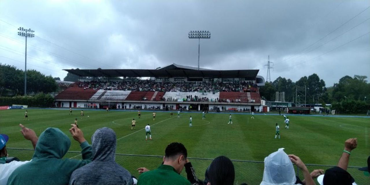 GALERIA DE FOTOS: Acompañamiento masivo de la hinchada verde en el estadio Alberto Grisales 3 nacional6
