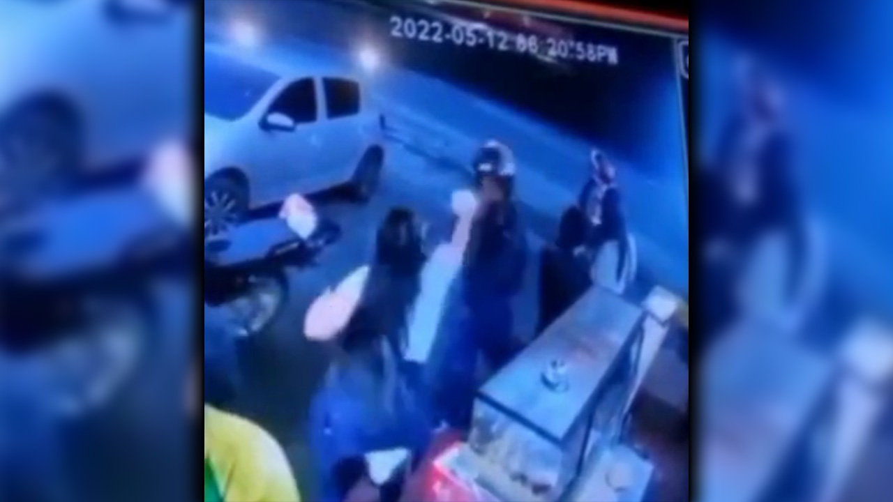 ¡Heroína! mujer le echo un chocolate caliente a un presunto ladrón