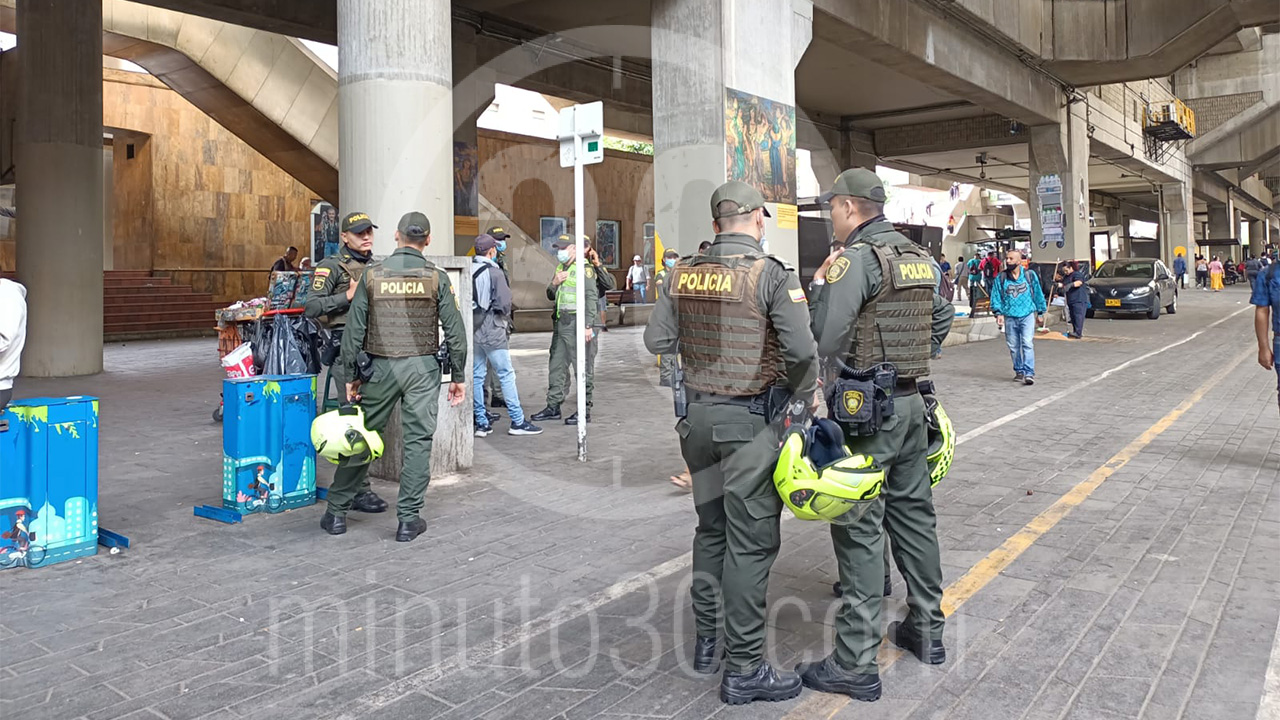 EN FOTOS: ¡Lamentable! Hombre se habría lanzado al vacío desde la estación Parque Berrío del Metro 2 Parque Berrío-hombre-suicidio