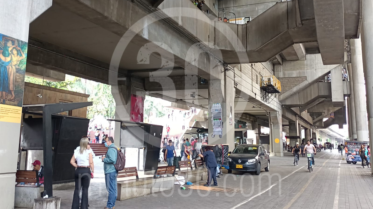 EN FOTOS: ¡Lamentable! Hombre se habría lanzado al vacío desde la estación Parque Berrío del Metro 4 Parque Berrío-hombre-suicidio