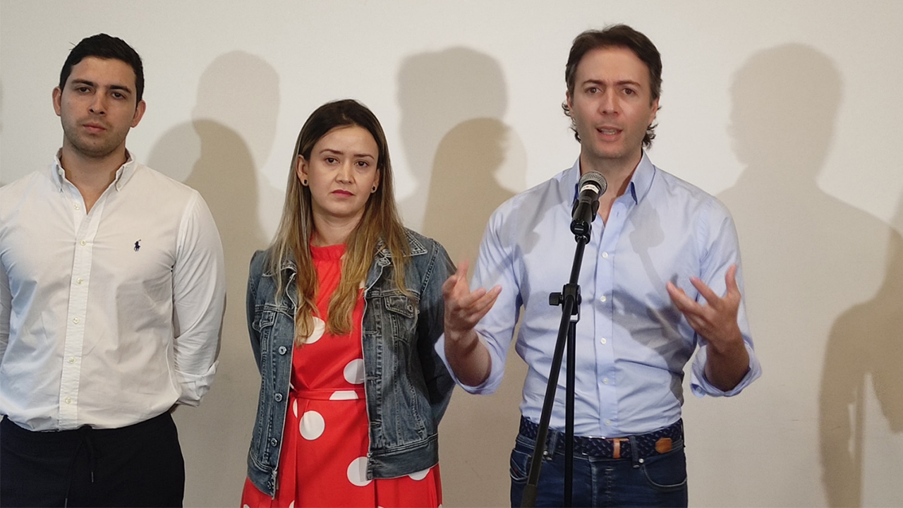 Es una violación a la Ley Daniel Quintero sobre decisión de mantener a Juan Camilo Restrepo como alcalde encargado