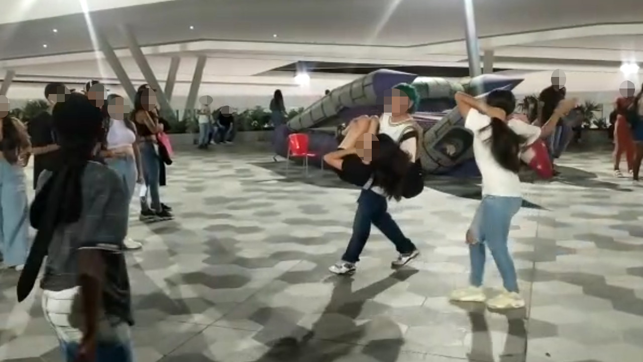 Otra vez varios jovenes se alborotaron y protagonizaron un desorden en un centro comercial de Bello