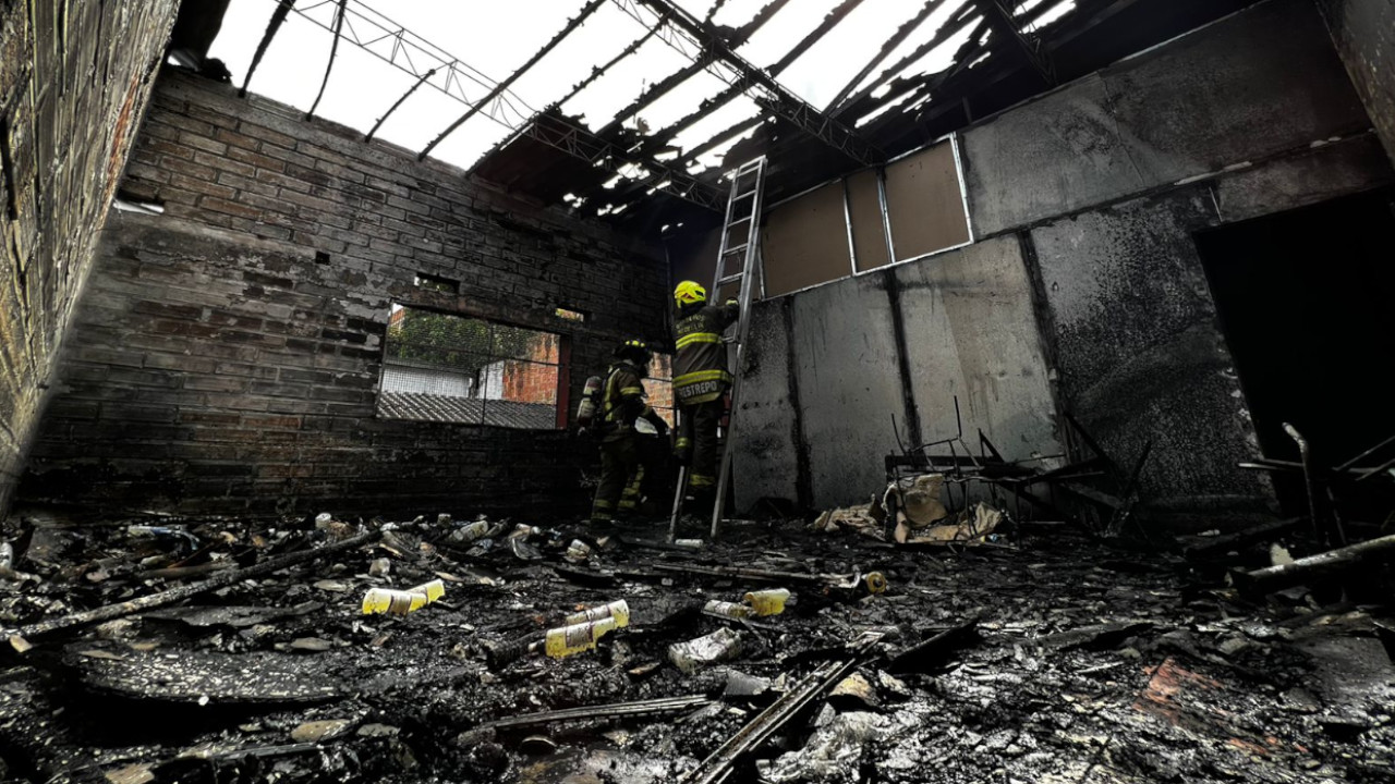 ¡Qué pesar! Se incendió una parroquia en Medellín