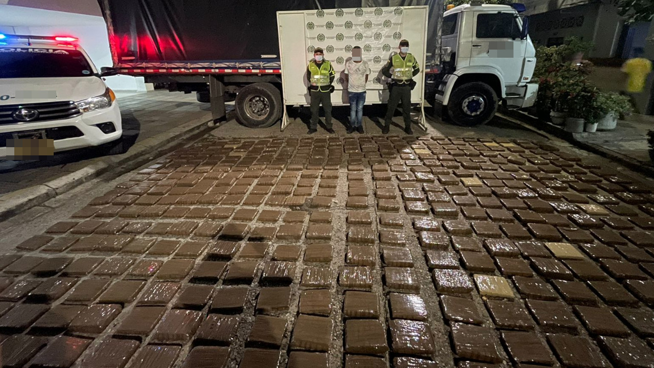 ¿Se va a poner cara? Descubrieron más de una tonelada de marihuana que iba oculta en cajas de fruta