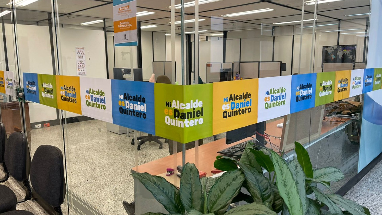 Mi alcalde es Quintero Funcionarios de la Alcaldía de Medellín se manifiestan en respaldo a Daniel Quintero
