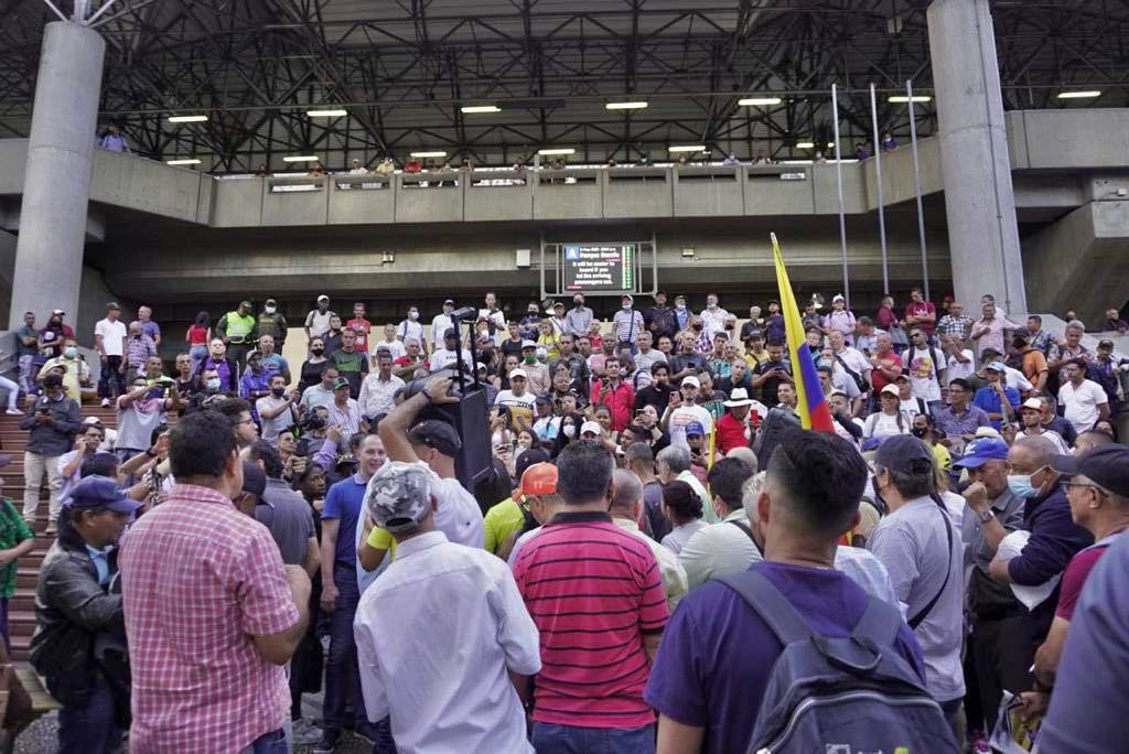 Video: Monumental acompañamiento de los antioqueños a Rodolfo Hernández, que llenó el Parque Berrío 2 Rodolfo hernandez