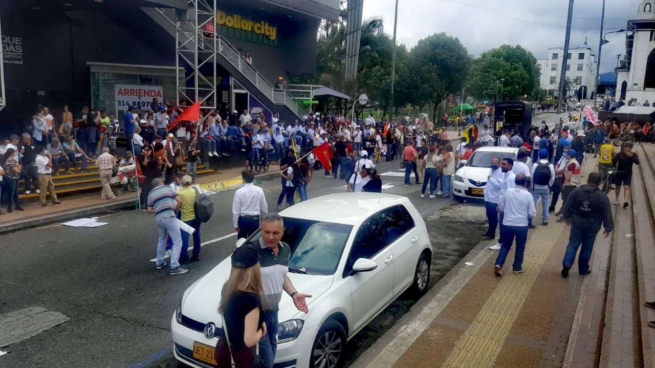 Movilización en Avenida Santander Manizales
