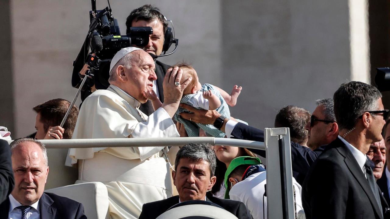 papa francisco armas