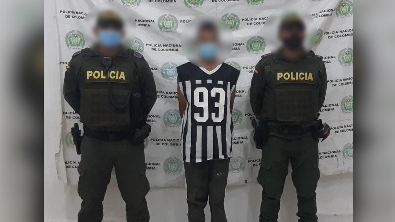 Se las dio de alzado y le pegó un puño en la cara a un policía, ahora está preso