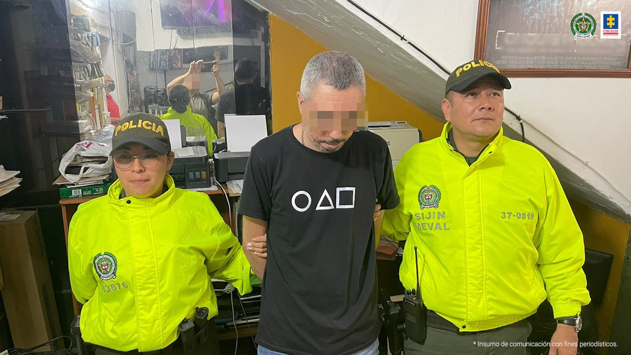 Encanaron al sujeto que falsificaba carnés de vacunación contra el Covid-19 en el barrio Loreto de Medellín
