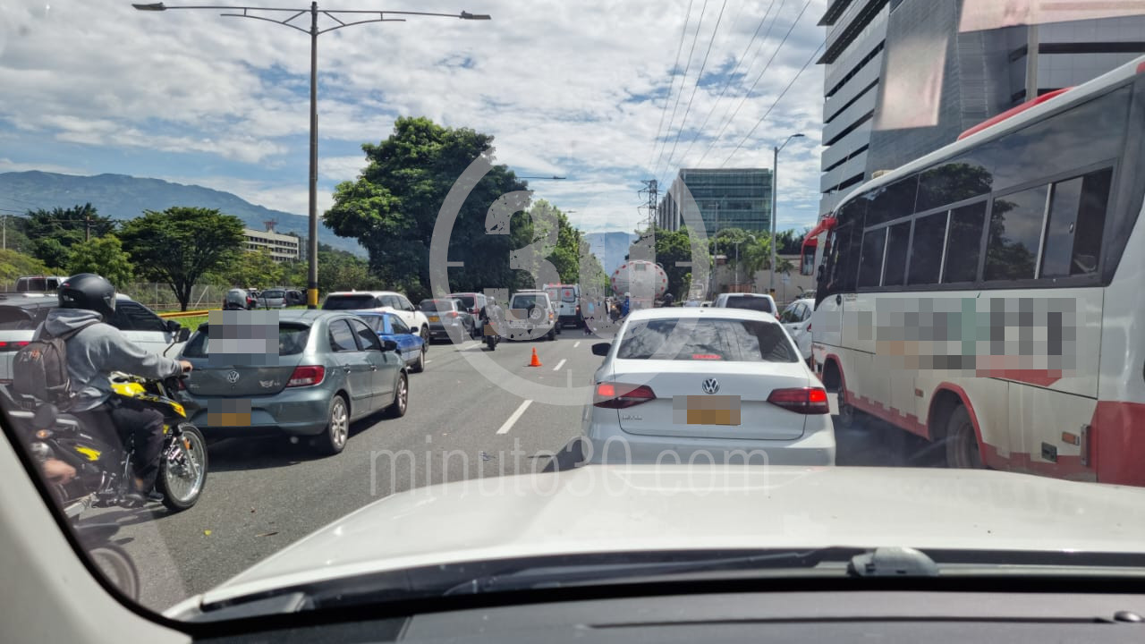 [Video] Gigantesco 'taco' en la Regional por un accidente